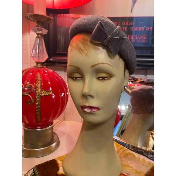 vintage 1960s charcoal gray wool beret 60s hat by Penny bow timeless french - Picture 1 of 7